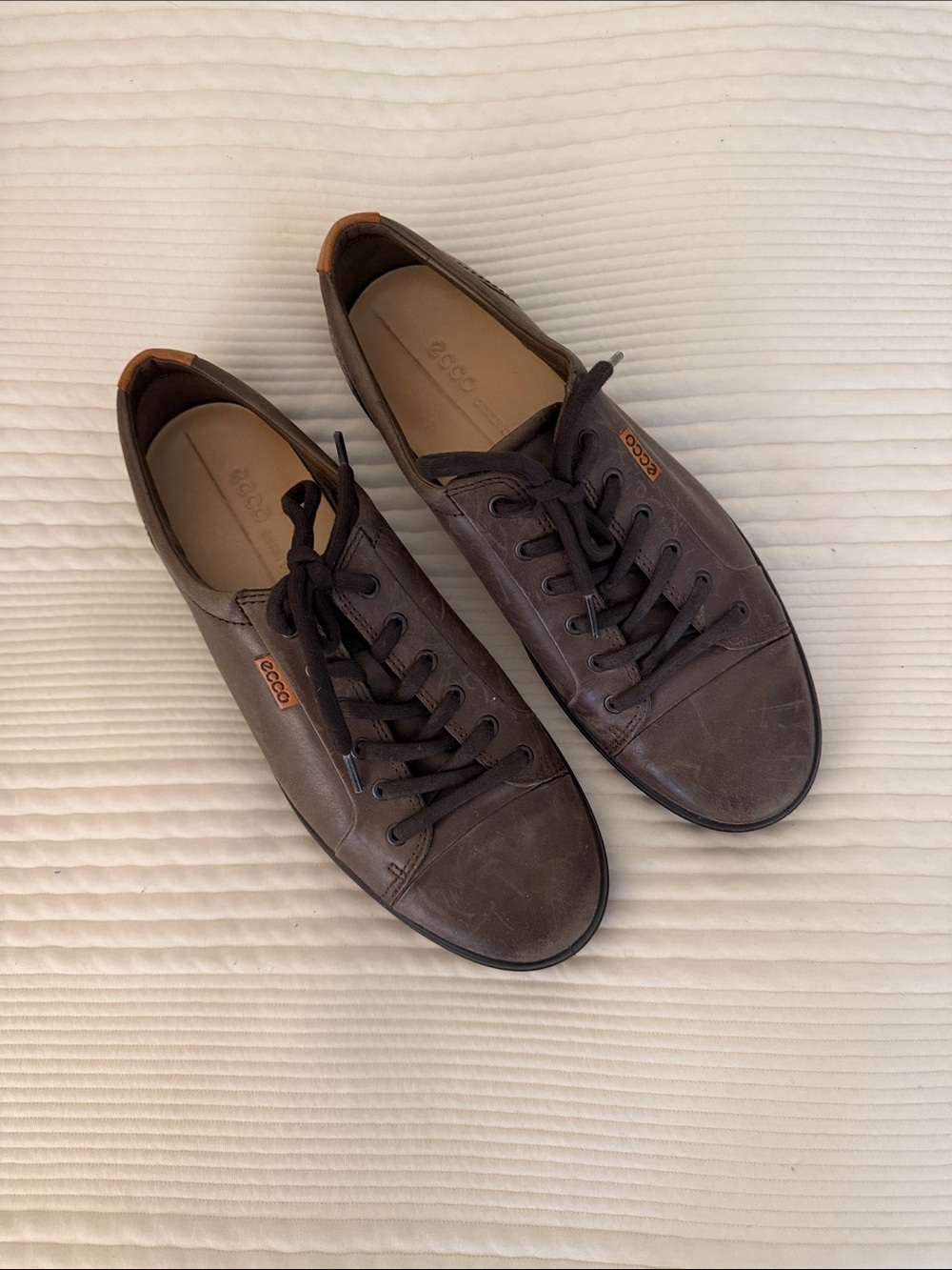 Ecco Men's Leather Low-Top Sneakers in Brown with Tan Accents